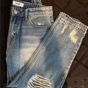 Ceros Distressed Blue Jeans